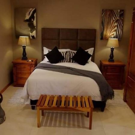 Meyers Guesthouse Jwaneng Exterior foto